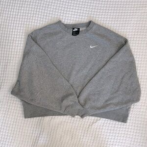 Nike cropped oversized sweatshirt size M